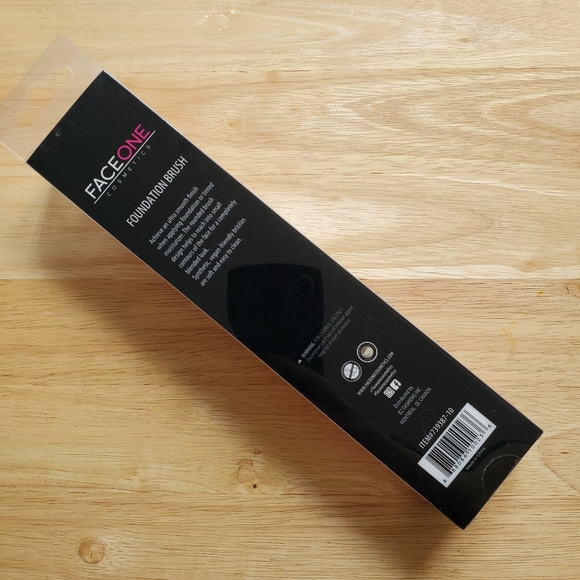 FaceOne Foundation Brush - Picture 3 of 4